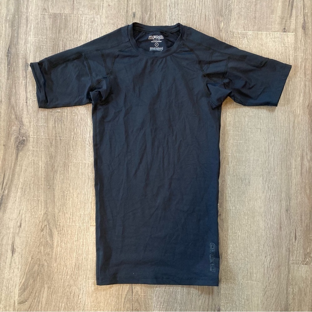 DFND Black Tee S EUC